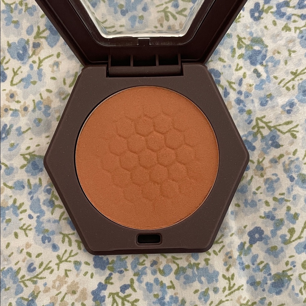 Burt’s Bees Blush- Neutral Warm Tan (toasted cinnamon)